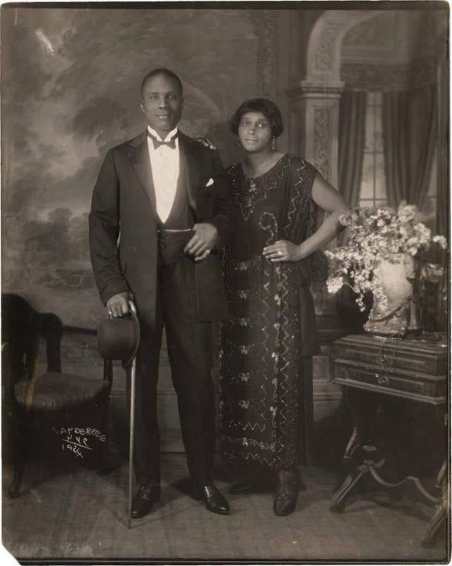 1924 Young couple photographed by James Van Der Zee.