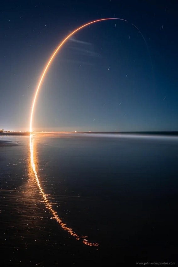 Pic of a rocket launch from SPACEX. I found this breathtaking.