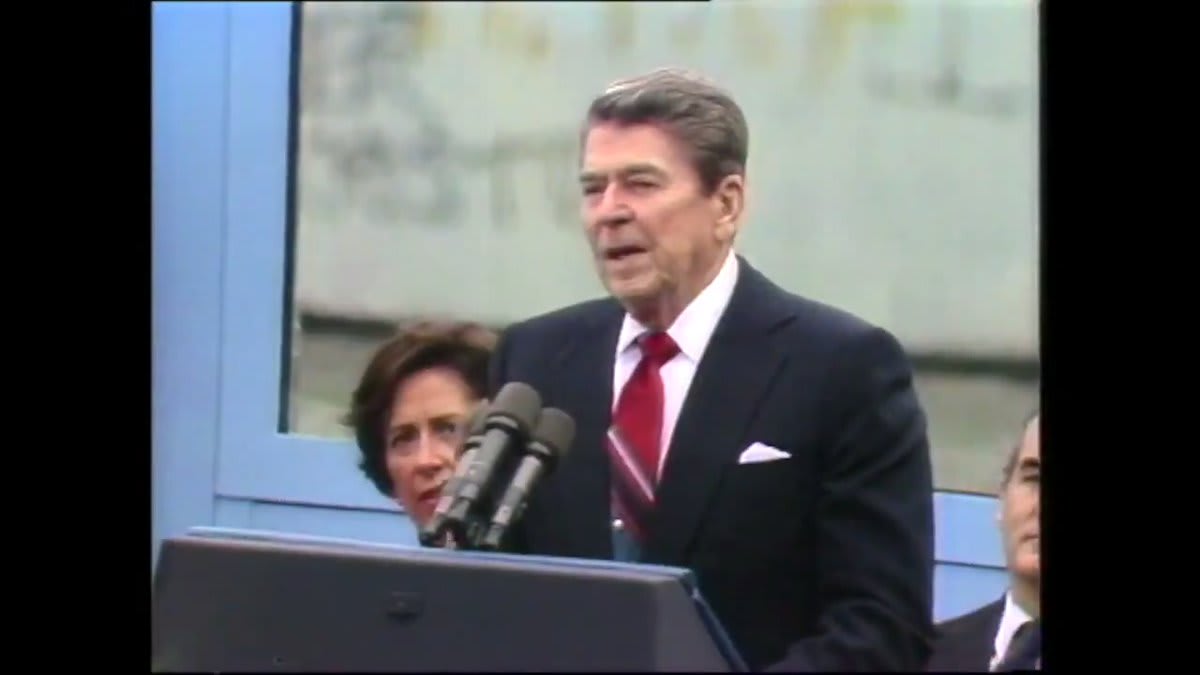 OnThisDay 1987: “Tear down this wall.” US President Ronald Reagan issued a challenge to Soviet leader Mikhail Gorbachev in Berlin.