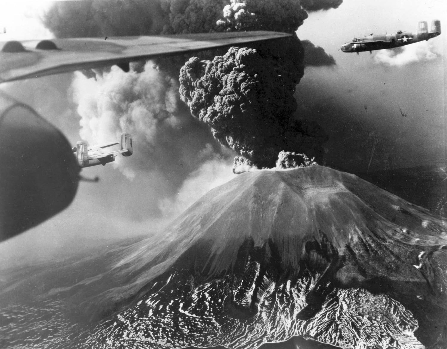 Capturing Vesuvius eruption from a bomber during WW2
