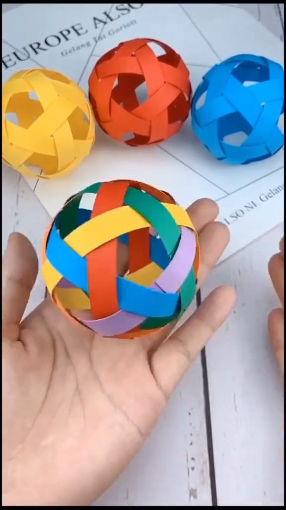 DIY Paper Ball - Amazing Paper Craft Ideas [Video] | Origami crafts diy, Paper crafts diy tutorials, Paper crafts
