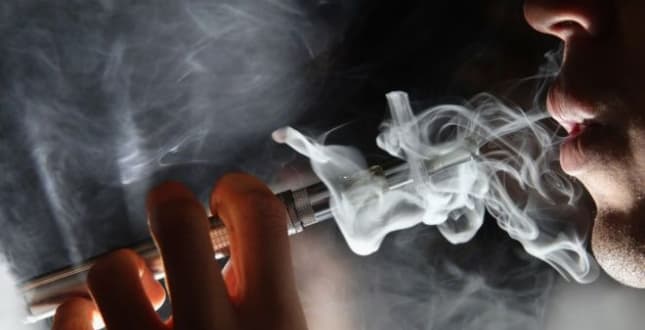 First death linked to vaping reported in Illinois