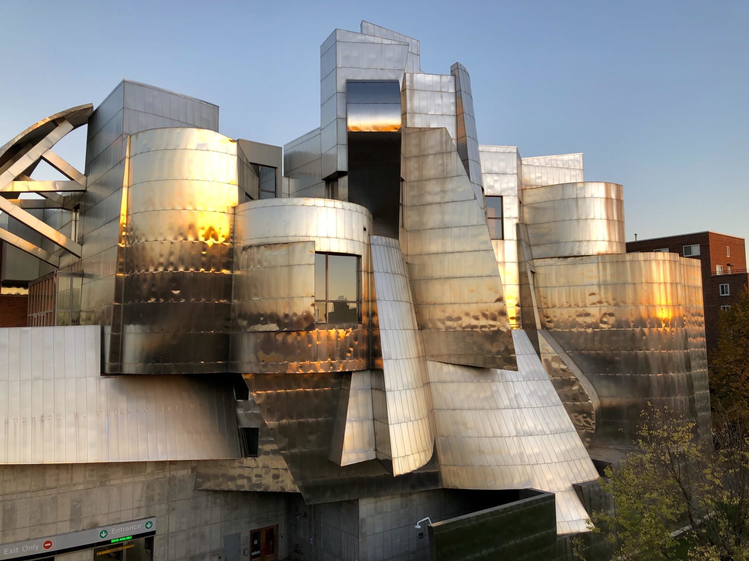 I enjoyed a view this evening of the Weisman Art Museum • designed by Frank Gehry • Minneapolis