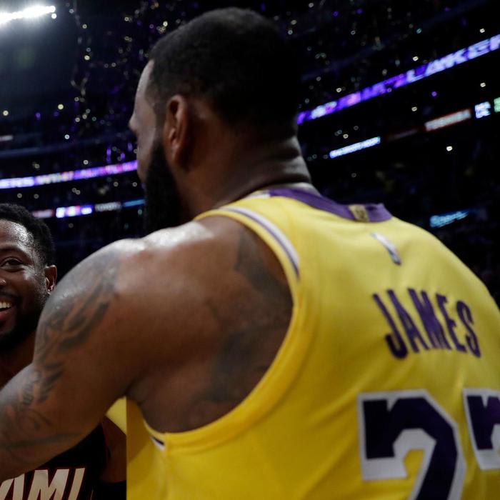 LeBron James, Dwyane Wade author one more special moment on court together