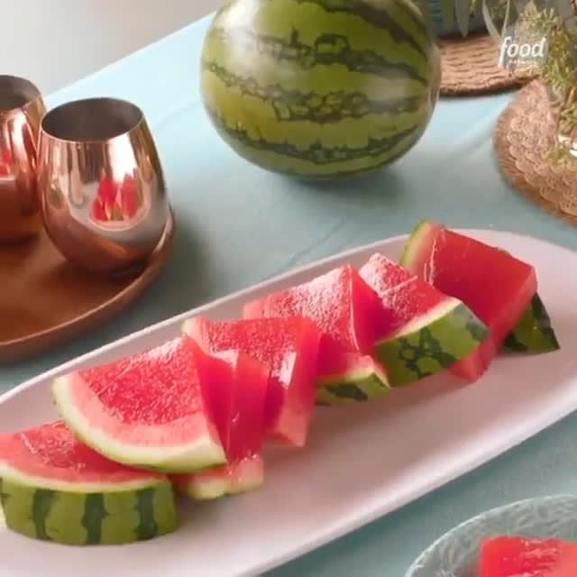 Sweet, sour and spiked Jell-O watermelon slices give us that summer feeeeeling 🍉✨ Get the recipe: