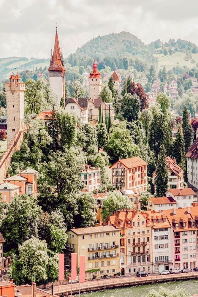 the-15-prettiest-towns-in-switzerland-avenly-lane-fashion-green
