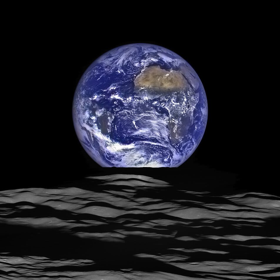OTD 10 years ago, Lunar Reconnaissance Orbiter (LRO) launched. LRO continues to provide information and mapping of the Moon's surface. Sometimes, its camera catches Earth, and we get images that show the Moon and our home planet. 📷 is constructed of multiple @LRO_NASA images.