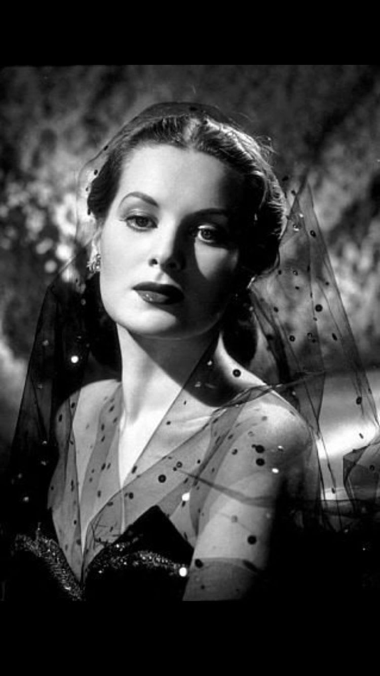 Maureen O'Hara. So classy and gorgeous | Old hollywood actresses, Classic hollywood, Old hollywood