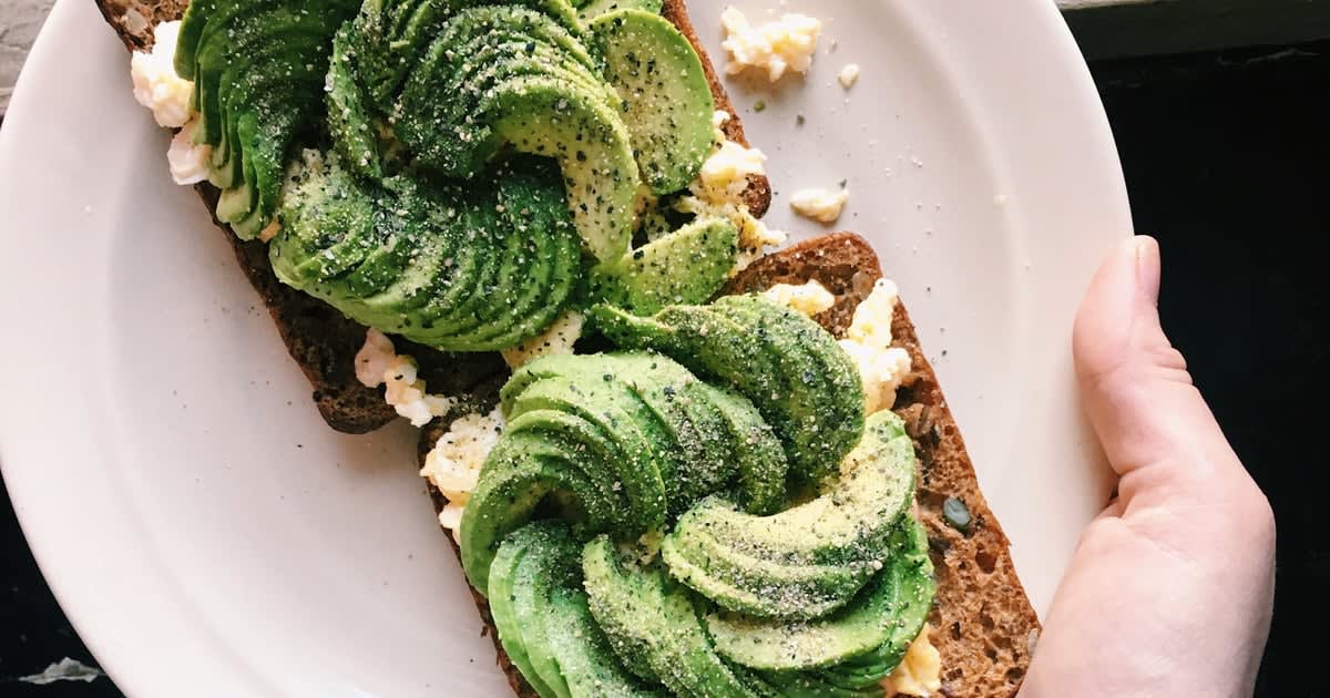 Dietitians Share Tips on How to Make Breakfast More Filling So You Feel Energized All Morning