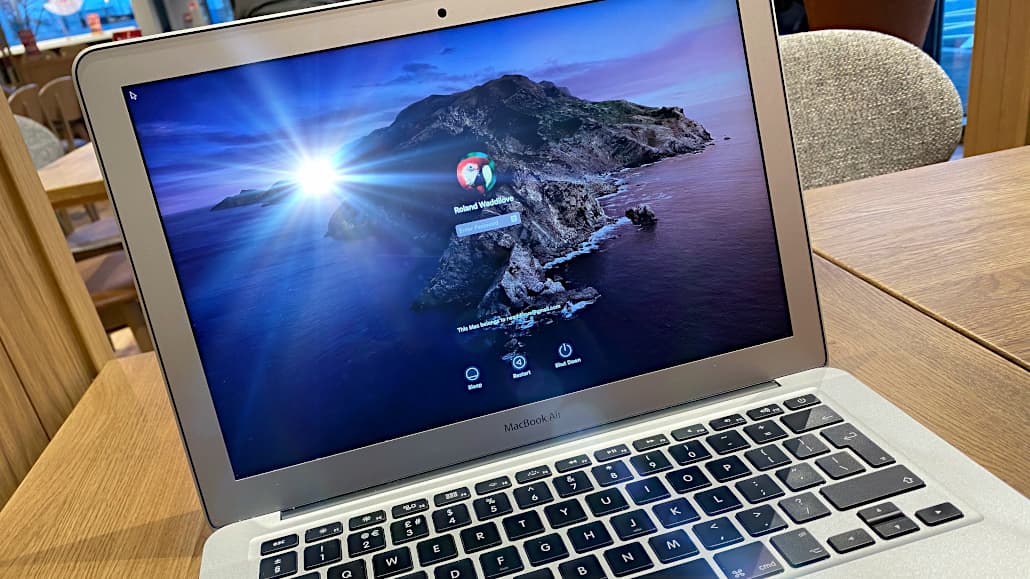 Do you suffer with a blurry MacBook screen? Solve it!