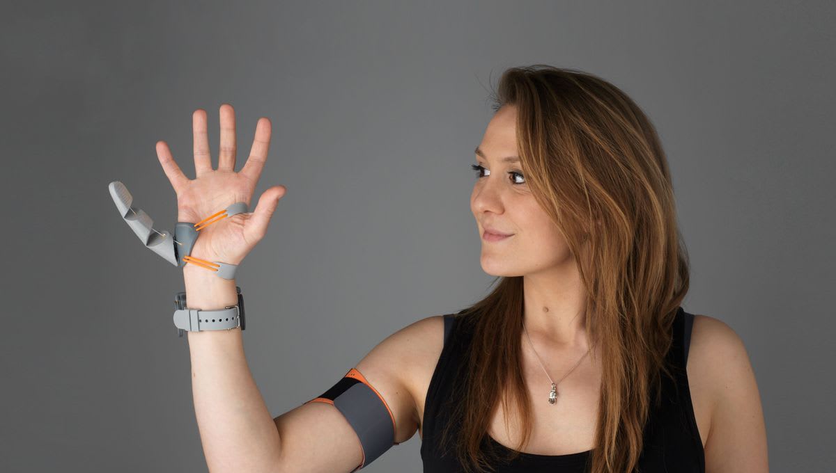 Our Brains Can Adapt To Having A Robotic "Third Thumb" With Incredible Ease