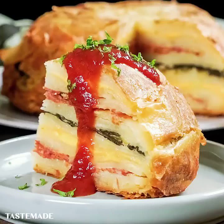 This layered potato cake might be the best way to eat carbs. 🤔