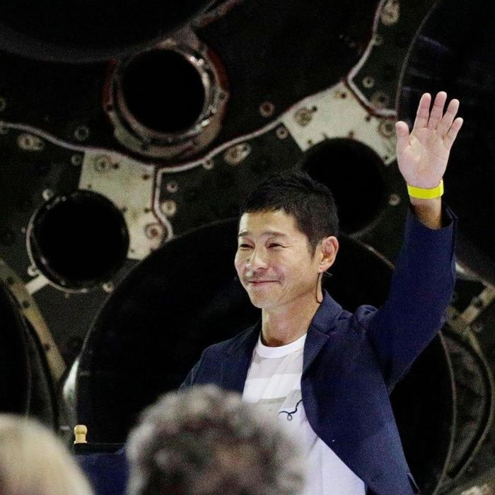 How SpaceX's First Private Passenger Is Going to Choose Who to Take With Him on a Trip to the Moon