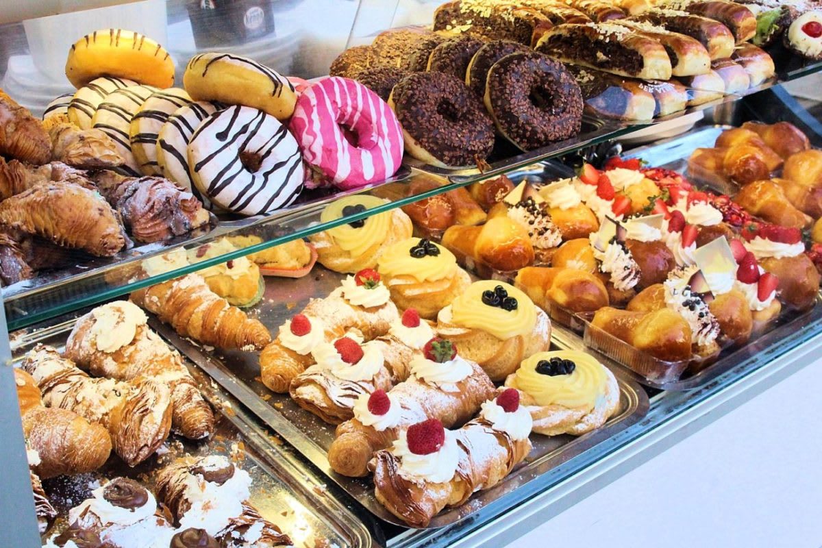Food Tour Naples Italy - List of Neapolitan Food and Pastries to try