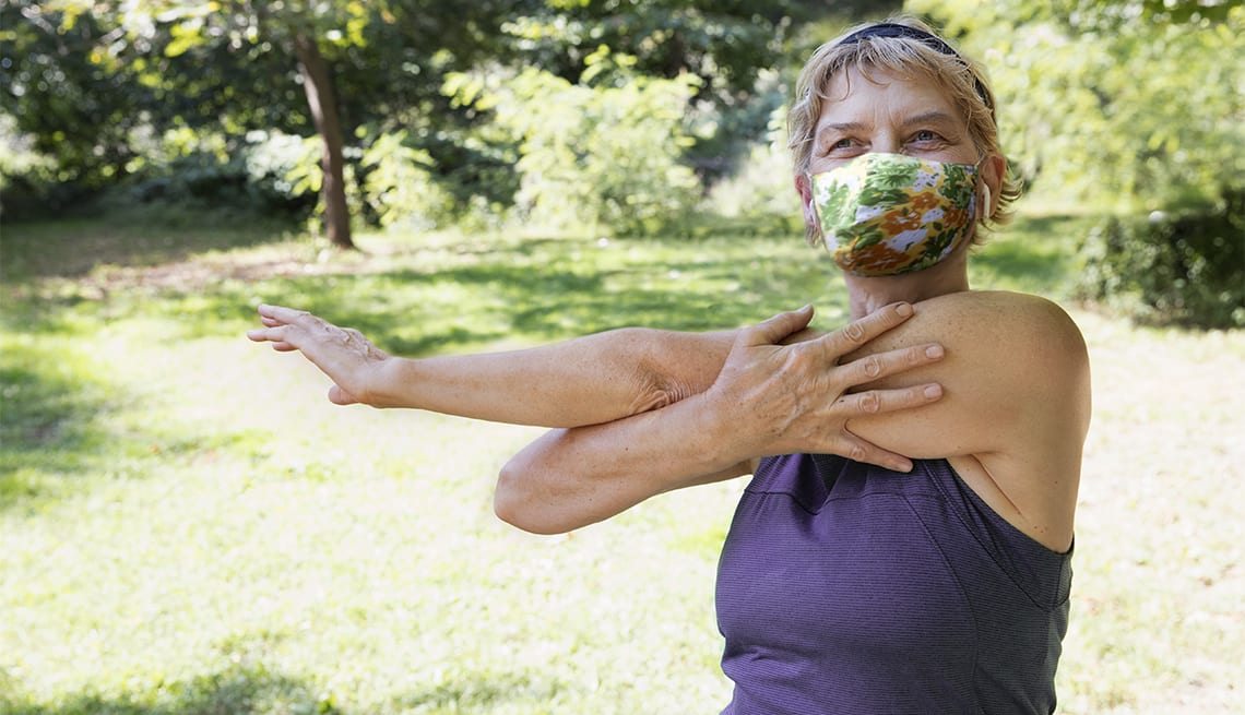 5 Tips to Keep Cool and Dry While Wearing a Face Mask