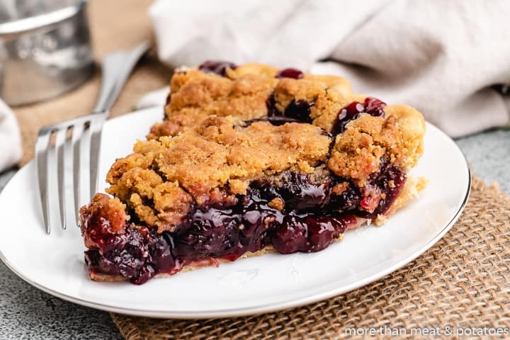 Cherry Pie with Crumb Topping