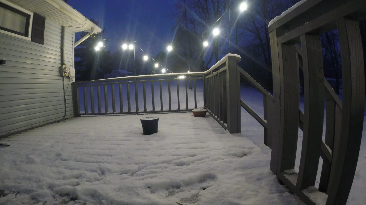 20 inches of snow in 10 hours. Time lapse to 30 seconds. Michigan.