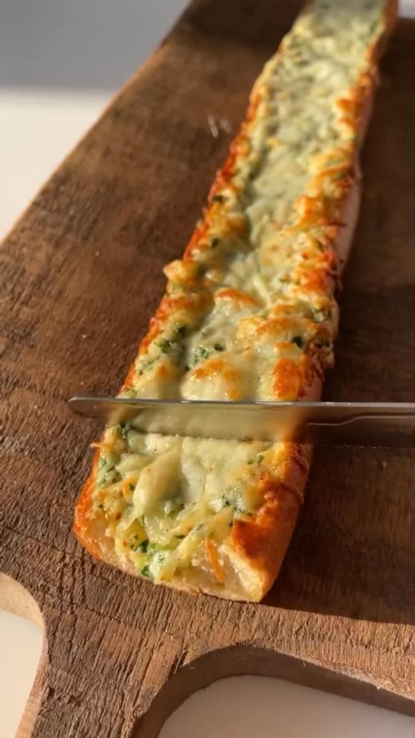 How to Make Garlic Bread. ( All credit goes to original Maker)