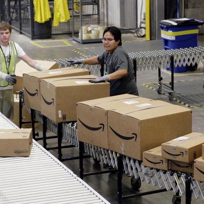 Amazon is giving employees $50 gift cards to tweet nice things about the company