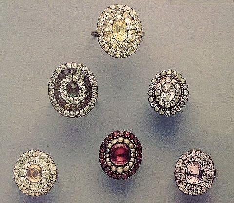 Six stunning 18th Century rings caked in diamonds, rubies, pearls, and more, likely owned by the Portuguese royal family. Because there's no such thing as too many rings 💍💍💍💍💍💍 Via New Greenfil, Lisbon.