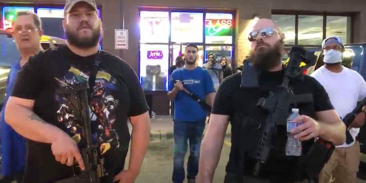 'Heavily armed rednecks' who support protesters, want 'justice for Floyd' stand in front of tobacco store to prevent looting