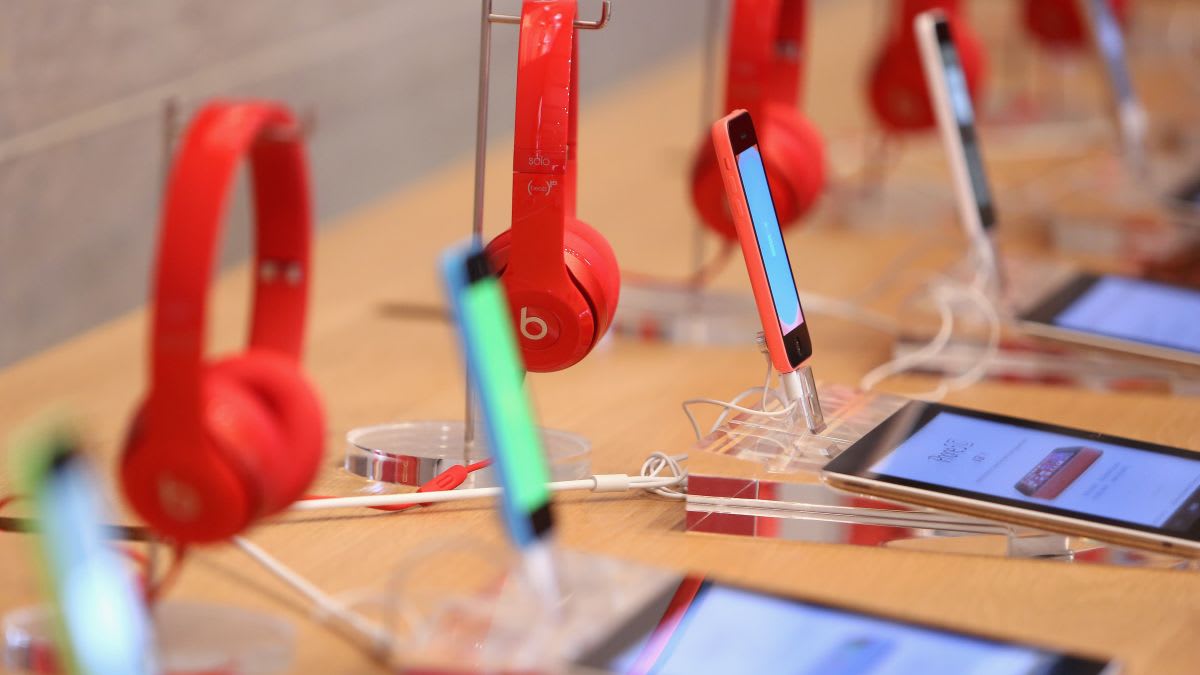 Apple Is Apparently Working on AR Headphones