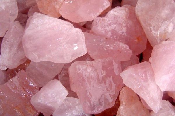 Pin by Rachel Young on aes: colors | Crystals, Raw rose quartz, Rocks and crystals