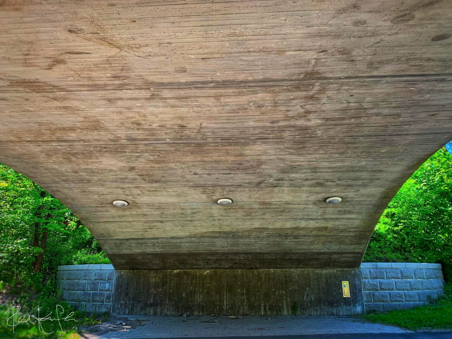 Concrete structure, no graffiti, no trash.. (Bromma, Sweden)