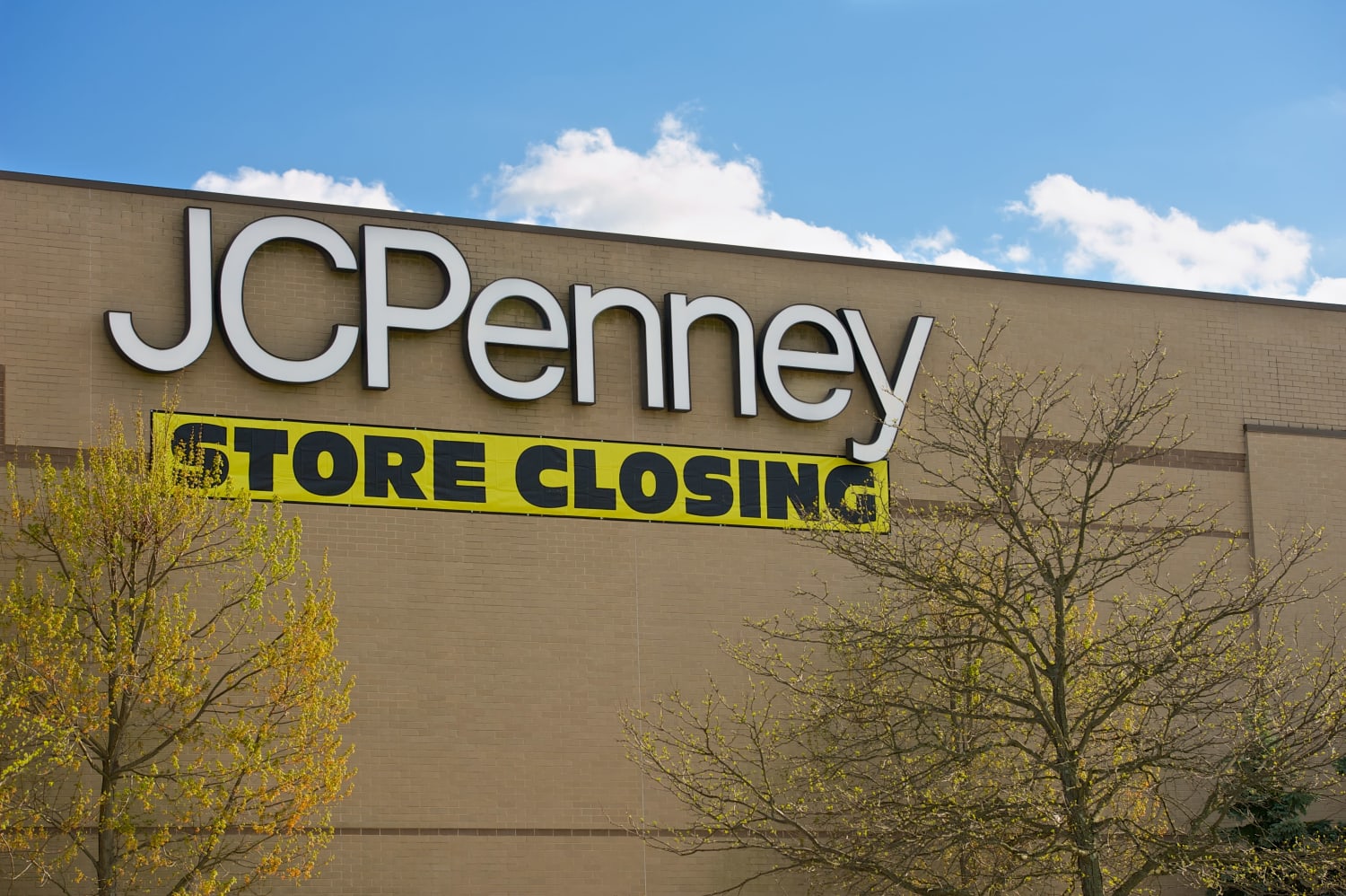 JC Penney to kick off store closing sales in June