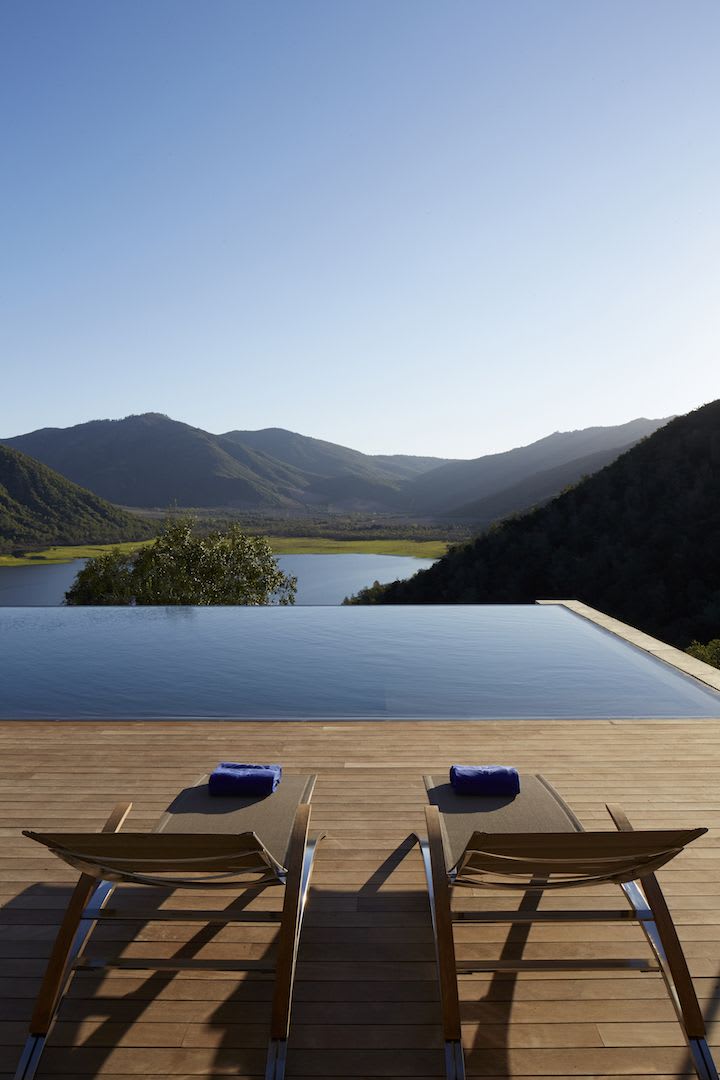 Take a Modern Escape to Chile’s Wine Country at the Viña Vik Hotel | Pool designs, Modern pools, Architecture