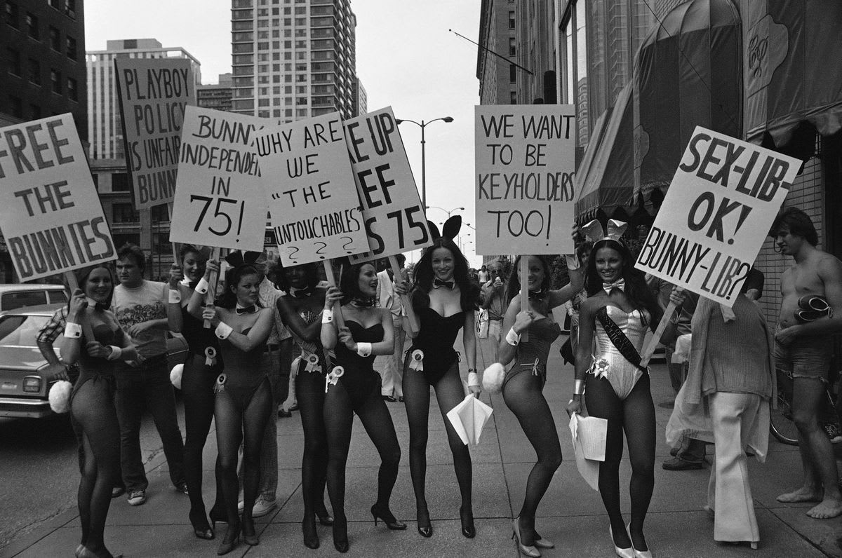 Playboy Bunnies on strike for better treatment and pay at the Playboy Club in Chicago (1975)