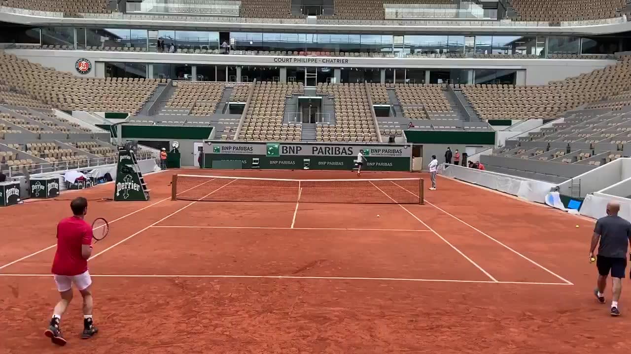 Stan Wawrinka and Andy Murray hitting together at Roland-Garros.