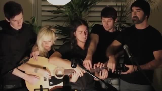 5 People 1 Guitar - Somebody That I Used To Know