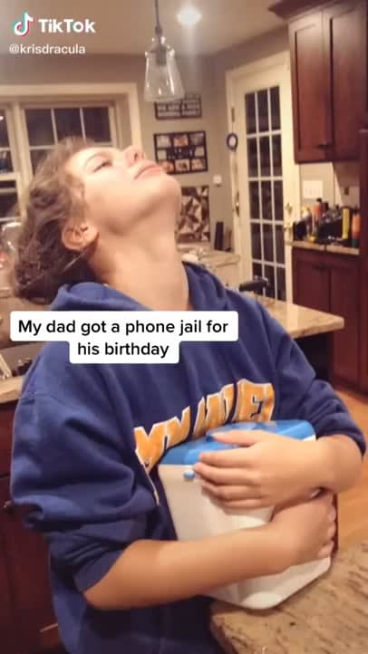 Girl gets her phone stuck in phone jail for 2 days by accident