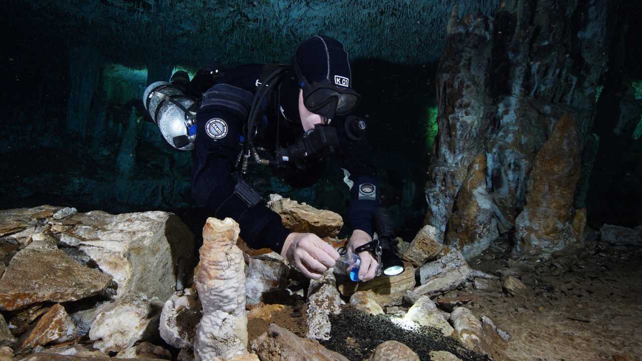 12,000 years old ochre mine discovered in an underwater cave