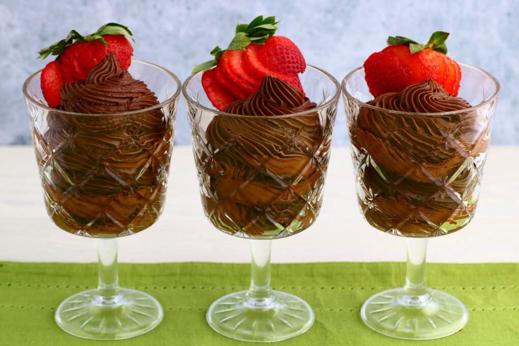 Unbelievable Chocolate Avocado Mousse - Dish 'n' the Kitchen