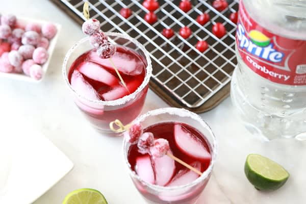 How to Make a Cranberry Fizz Mocktail