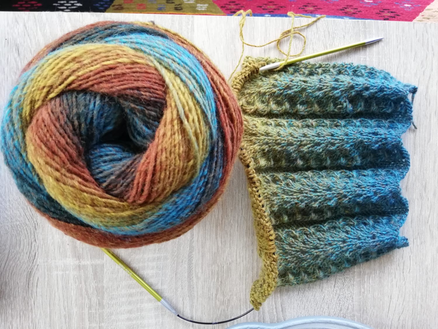 Love the color gradient, can't wait to see the finished scarf