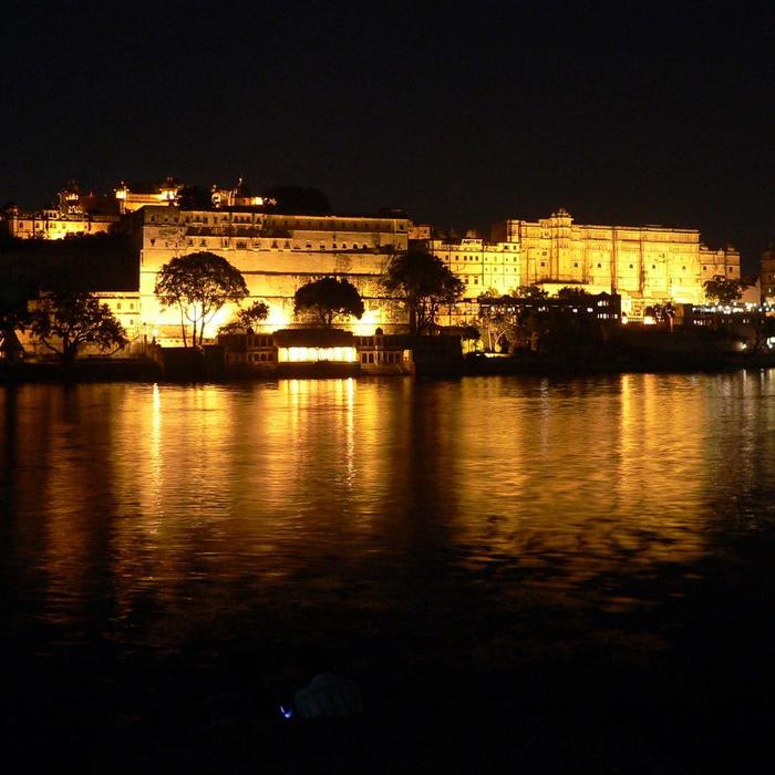 Udaipur - The City of Lakes & Palaces And It's Culture & Heritage