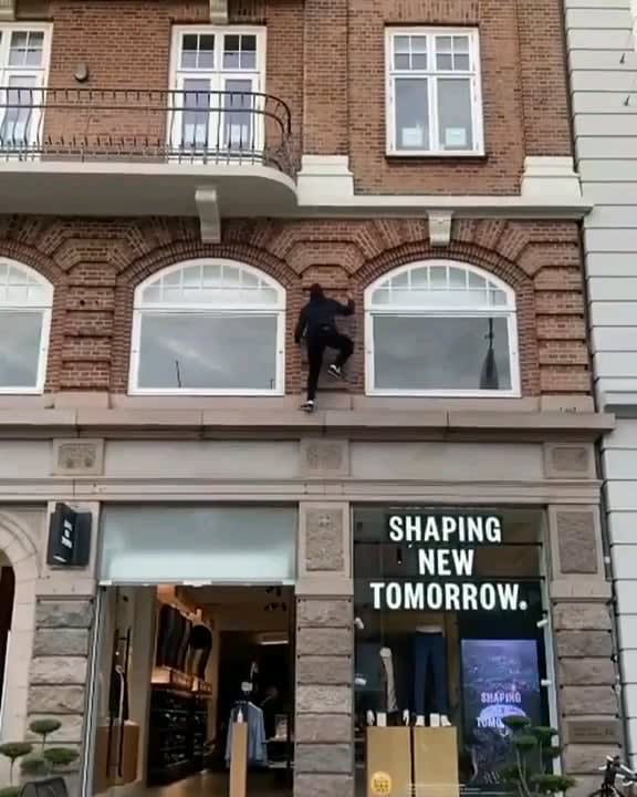 This dude just climbs a wall like it's nothing
