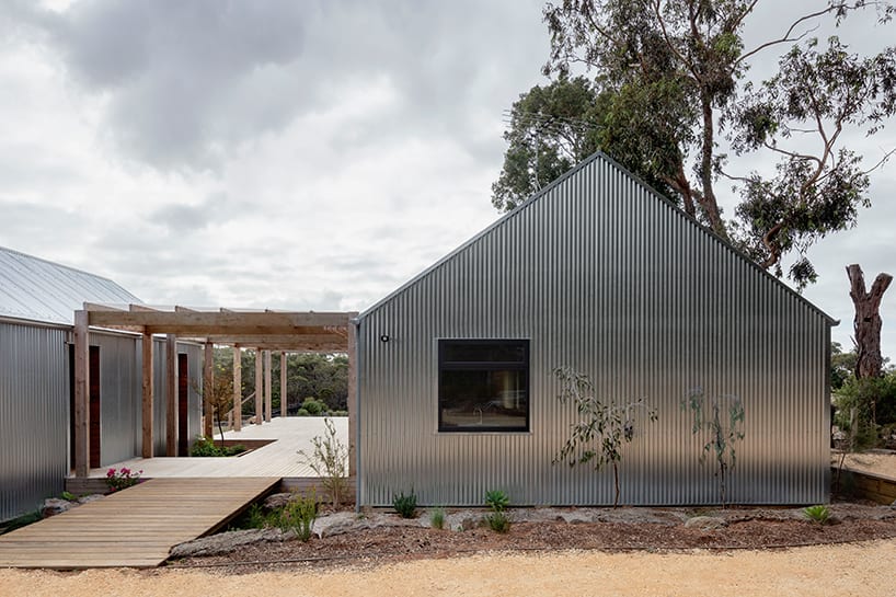 the bellbrae house comprises two pavilions: a main one-bedroom dwelling beside a guest house and writer's retreat.