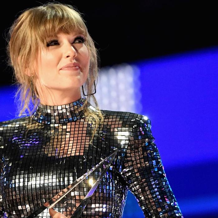 Billboard 200 Chart Moves: Taylor Swift Gains After Politics Post & AMAs, John Lennon's 'Imagine' Returns