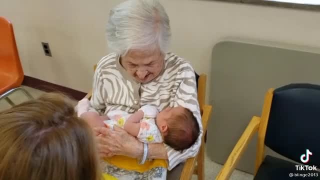 108 Year Old Grandma Holds her 2.5 Week Old Great Great Granddaughter