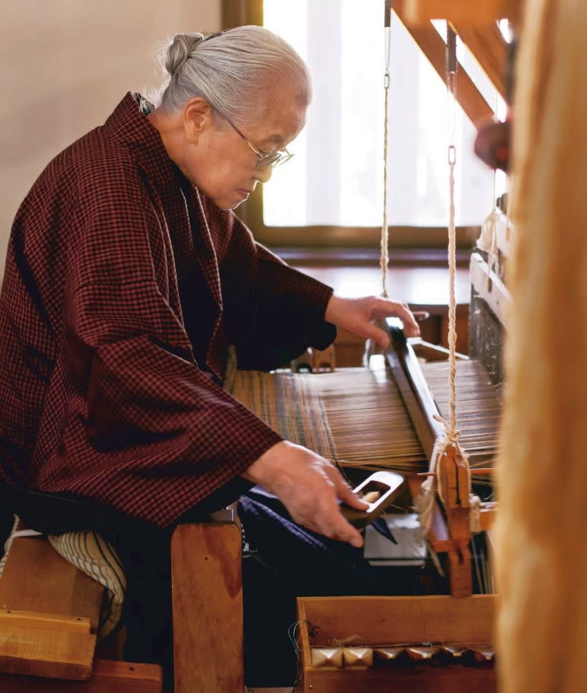 Fukumi Shimura, 95 years of age, weaving cloth from tsumugi spun-silk thread dyed with plant-derived natural pigments, Shiga prefecture, Japan. (Image - Masatomo Moriyama).