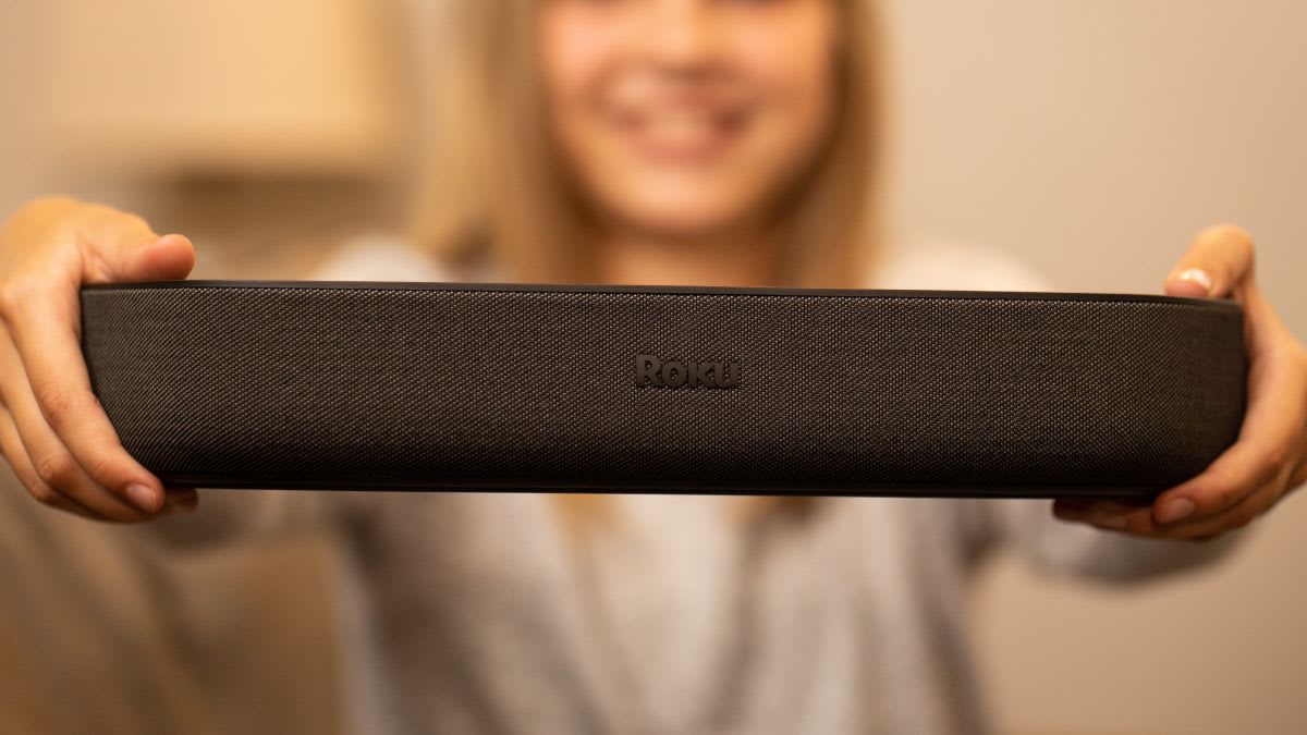 Roku's New Brick-Sized Soundbar Is a Nifty 2-in-1 Streaming Box