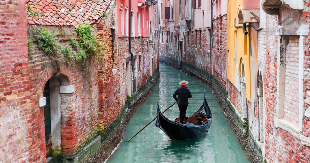 Venice's Canal Turn Crystal Clear During Coronavirus Quarantine