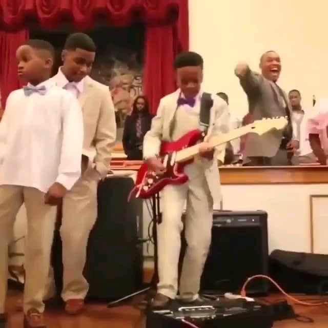 Proud father goes crazy over his son's perfect guitar performance