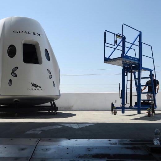 SpaceX vows manned flight to space station is on track