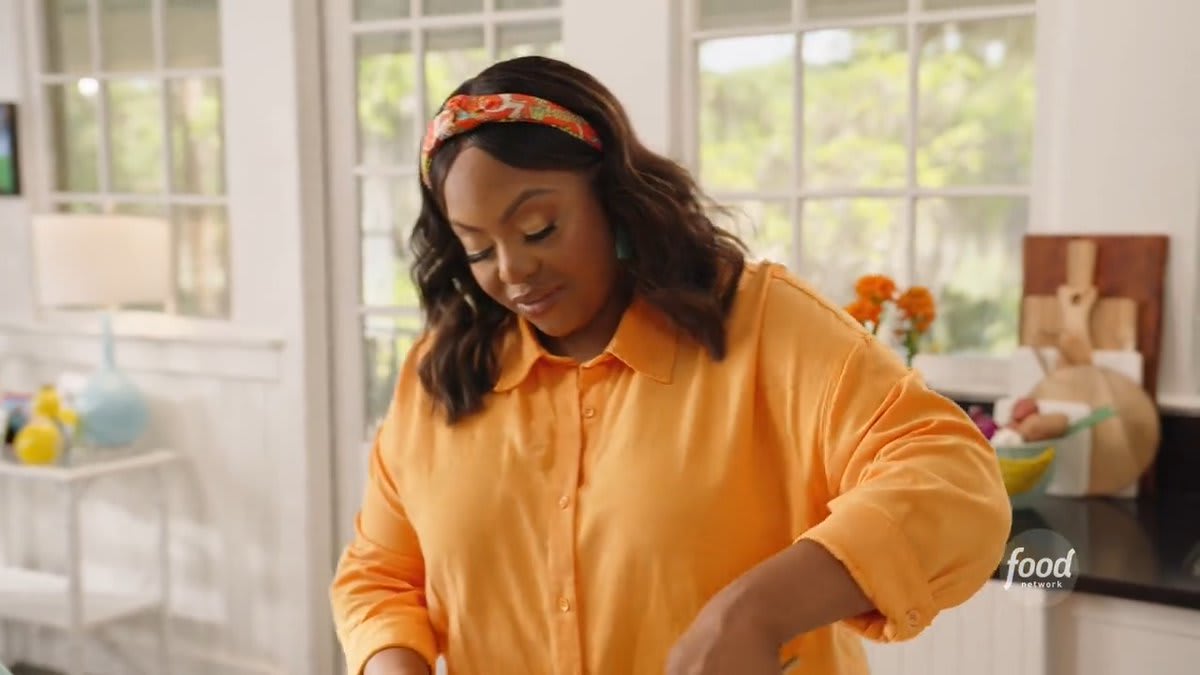 Eating @kardea_brown's Mango Chiffon Pie is like taking your taste buds on a tropical vacation ☀️🌴 NEW DeliciousMissBrown > Sundays at 12|11c Stream more episodes on @discoveryplus: https://t.co/OqFkSgDNEQ Get the recipe: