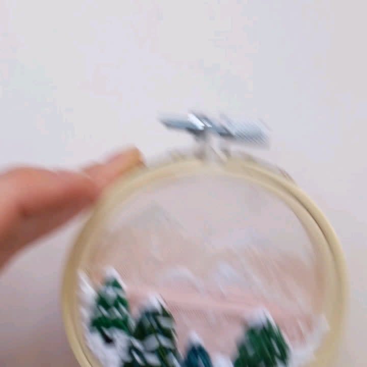 Snow globe! I woke up with this idea this morning and couldn't do anything else until I'd tried it 😁 What do you think? 🌲